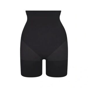 Skims Everyday Sculpt High-Waisted Mid Thigh Short